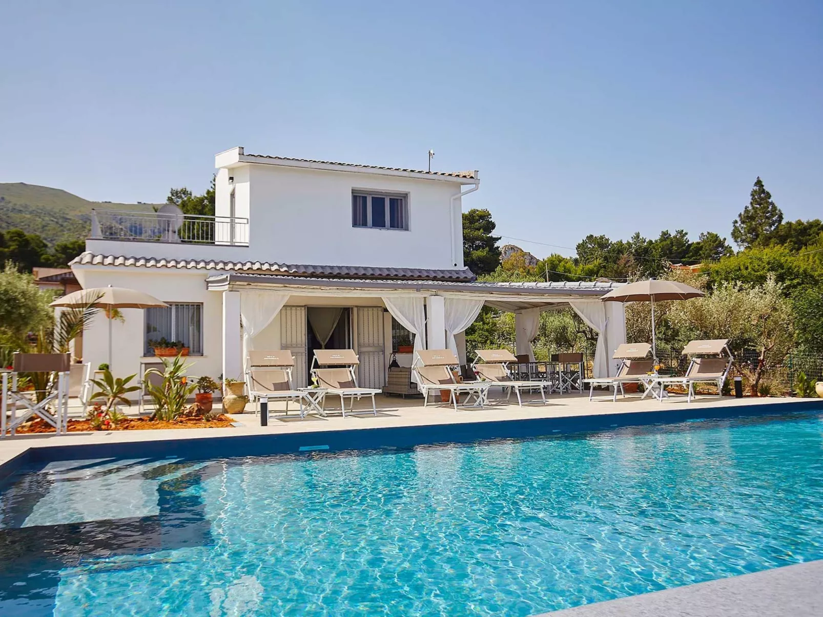 Charming Villa Antonella with pool and sea view - Buiten