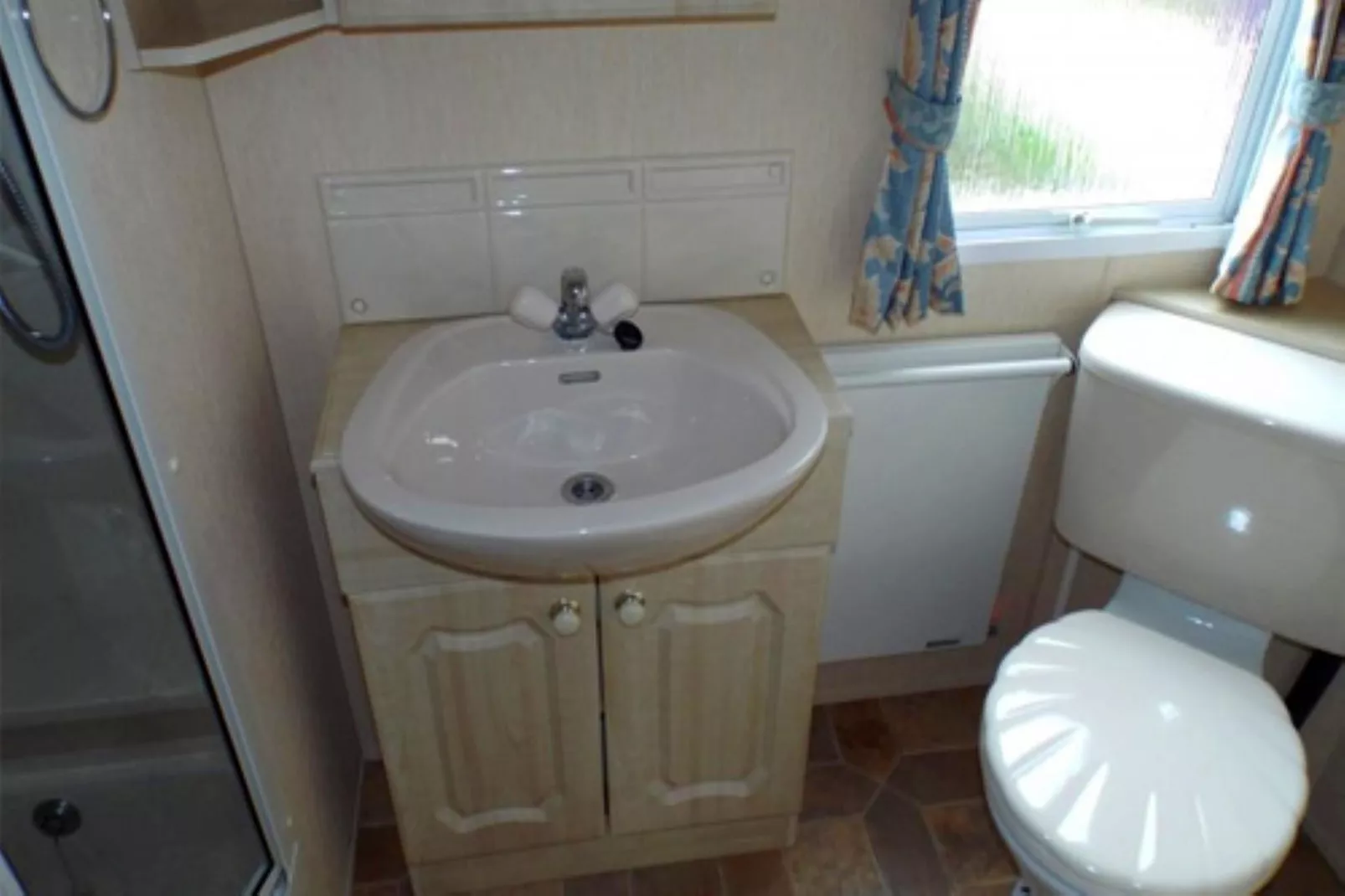 Mobilheim mit 2 Schlafzimmern bis 4 Personen - Badkamer