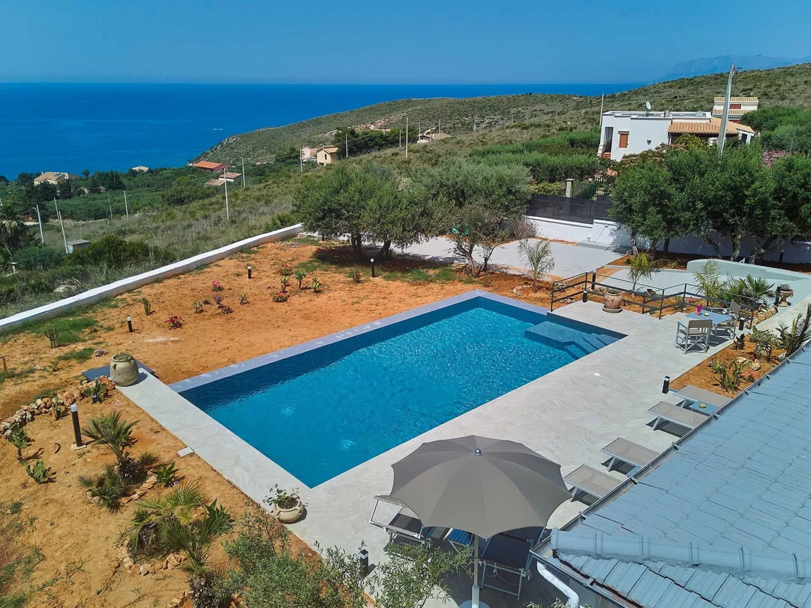 Charming Villa Antonella with pool and sea view - Buiten
