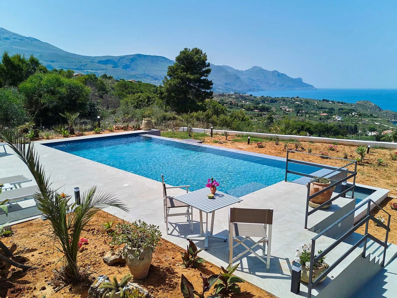 Charming Villa Antonella with pool and sea view - Buiten