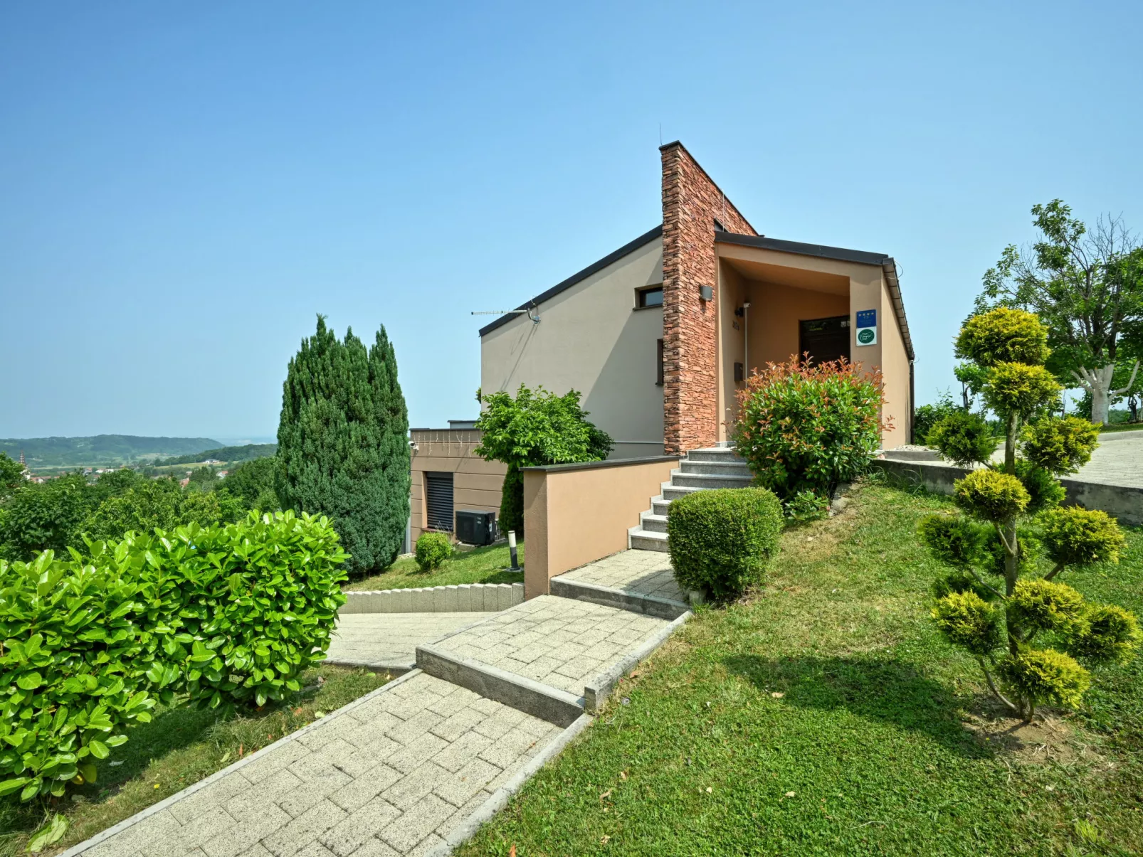 Divinus Holiday House