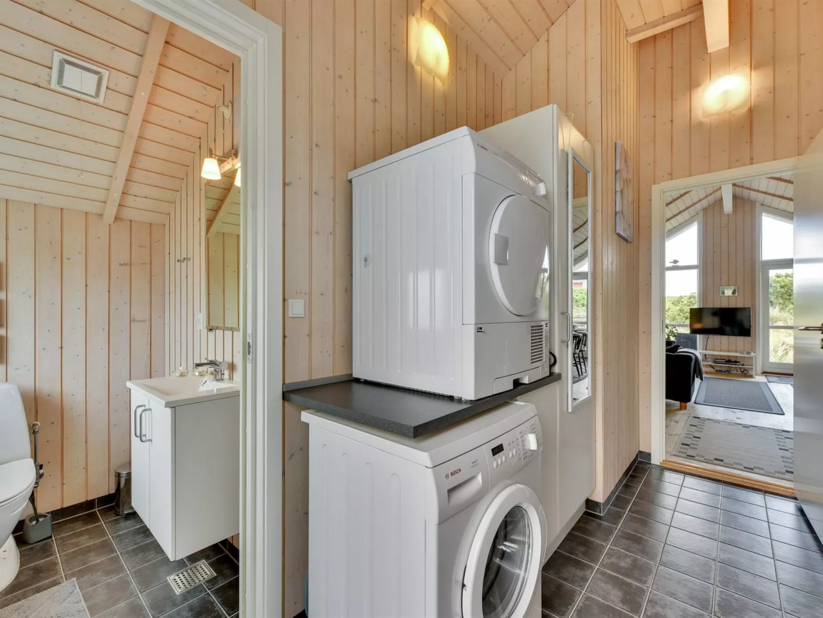 "Finnja" - 400m from the sea - Binnen