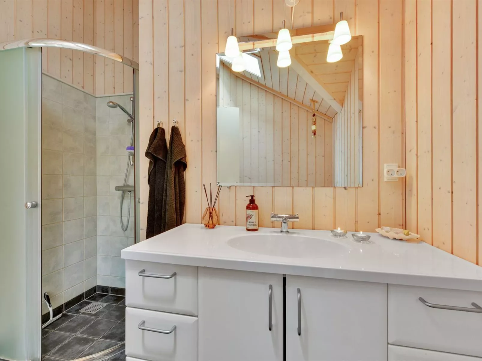 "Finnja" - 400m from the sea - Binnen