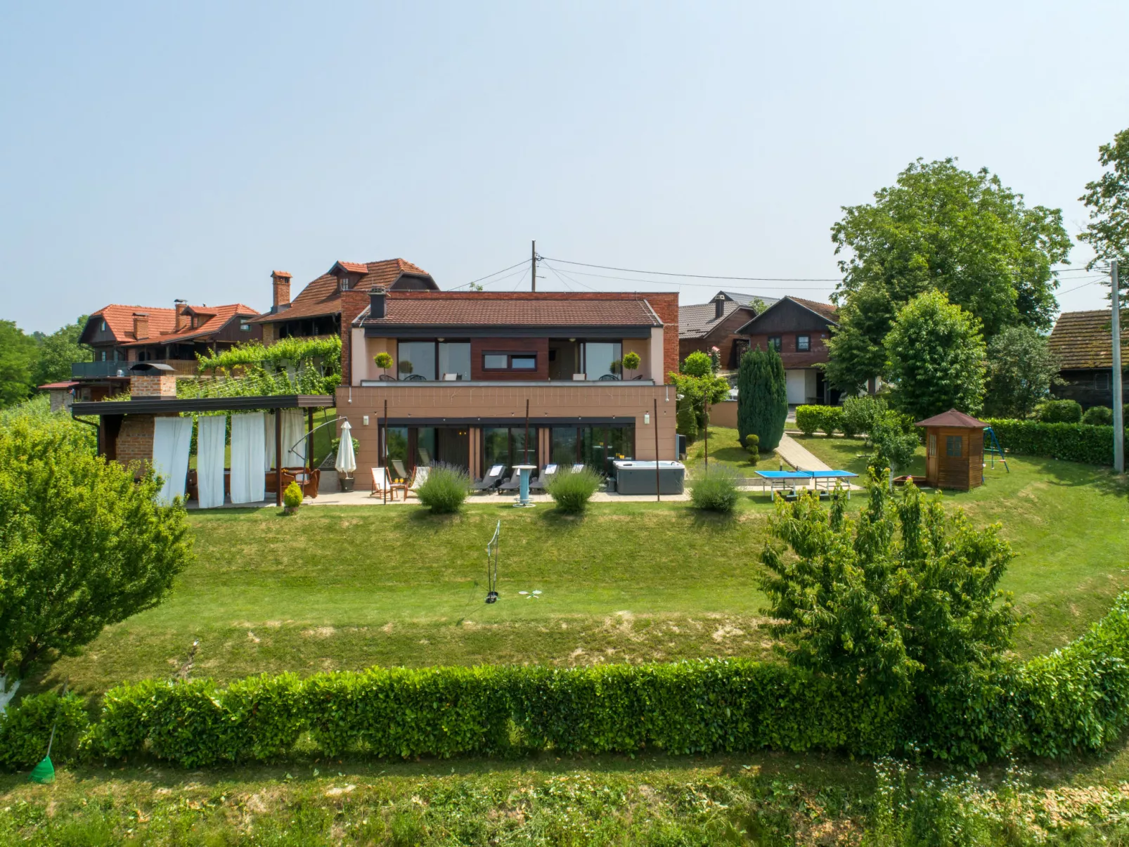 Divinus Holiday House - Buiten