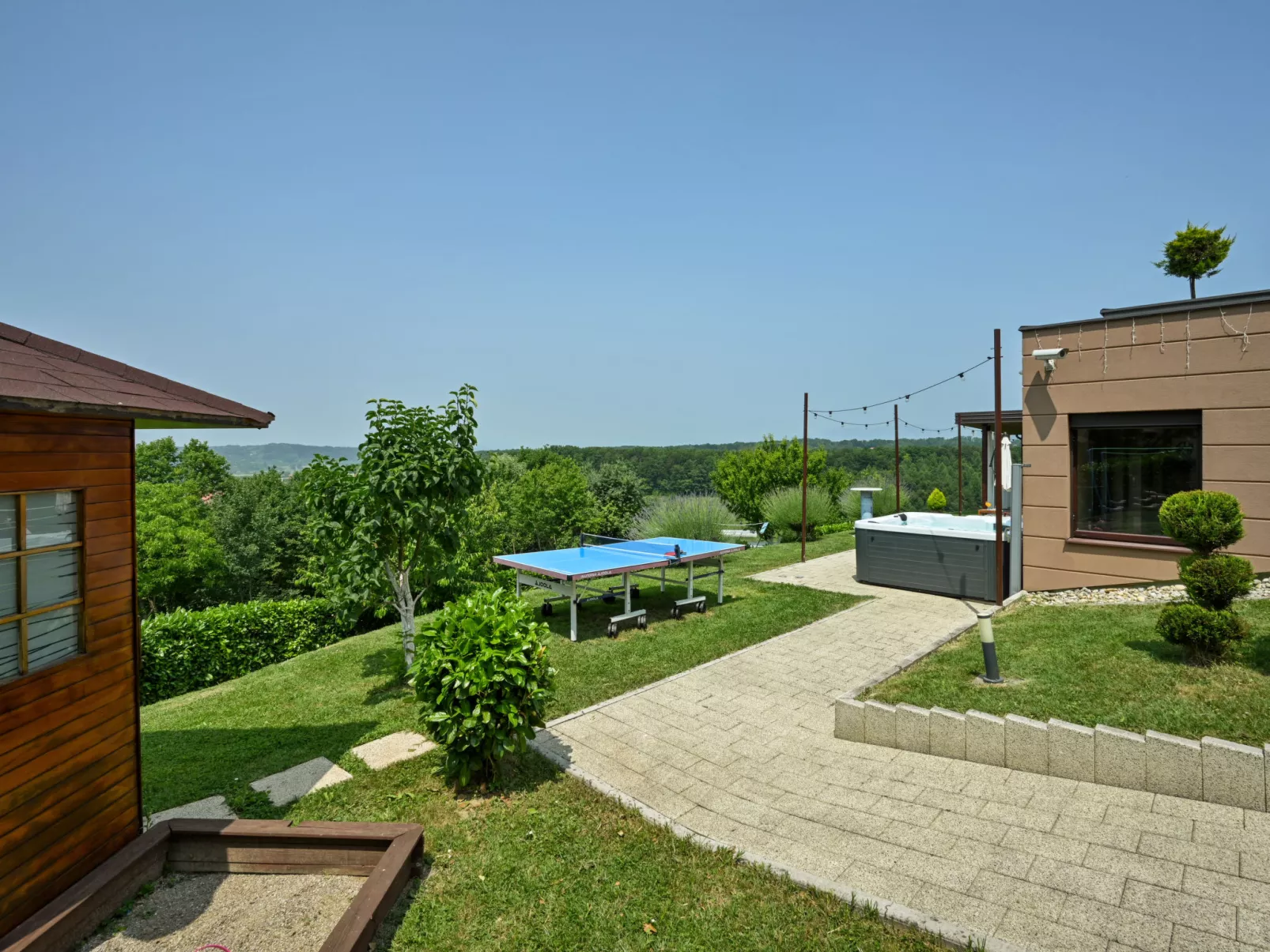Divinus Holiday House - Buiten