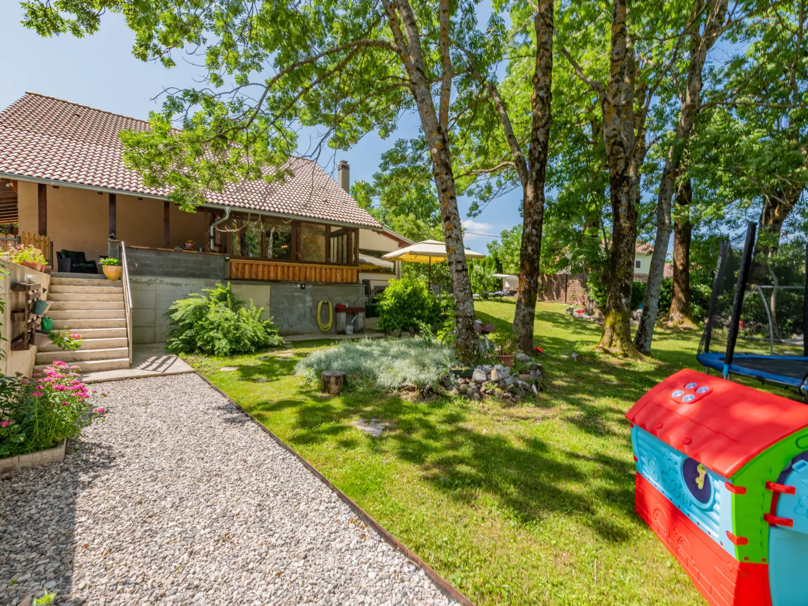 House Mazini - Buiten