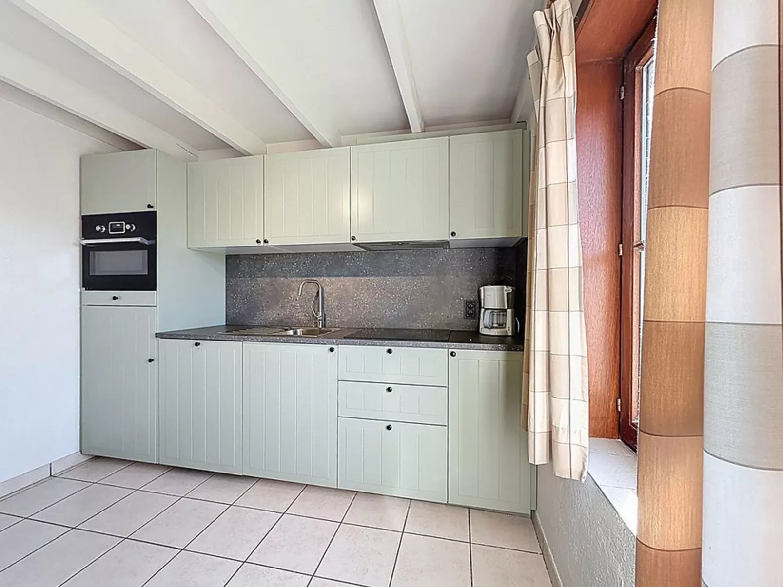 Fabiola with parking & garden - Binnen