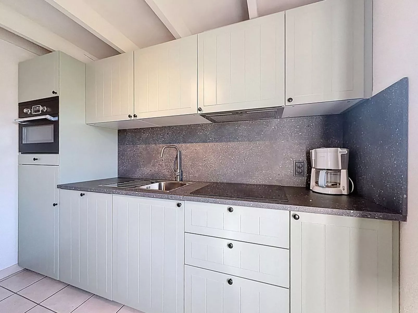 Fabiola with parking & garden - Binnen