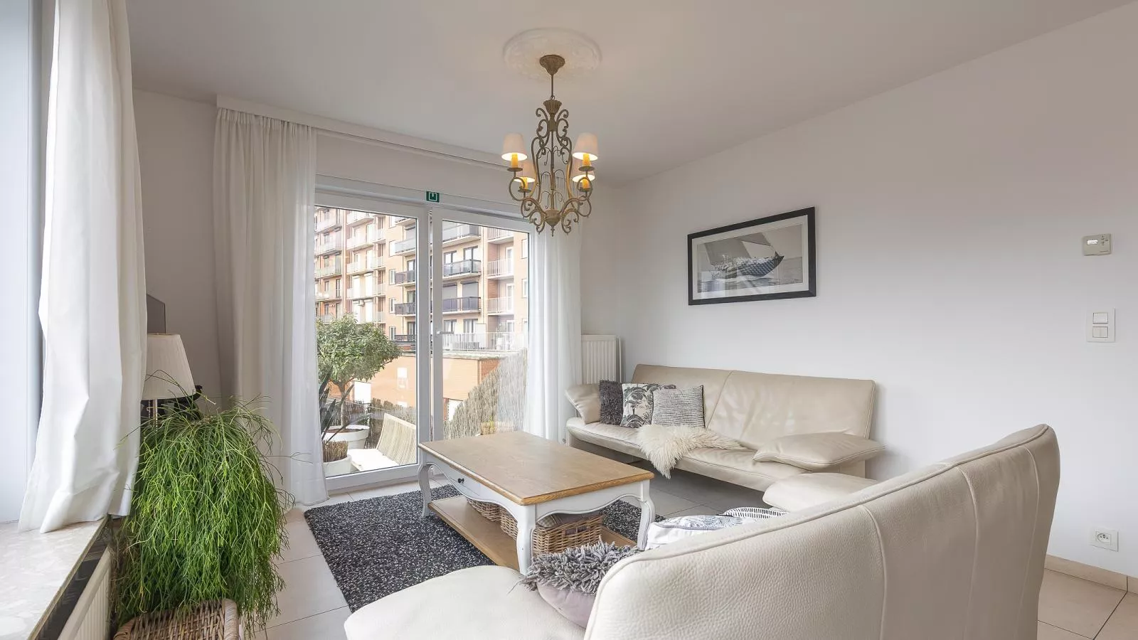 Rising Sun - 0101 - Woonkamer