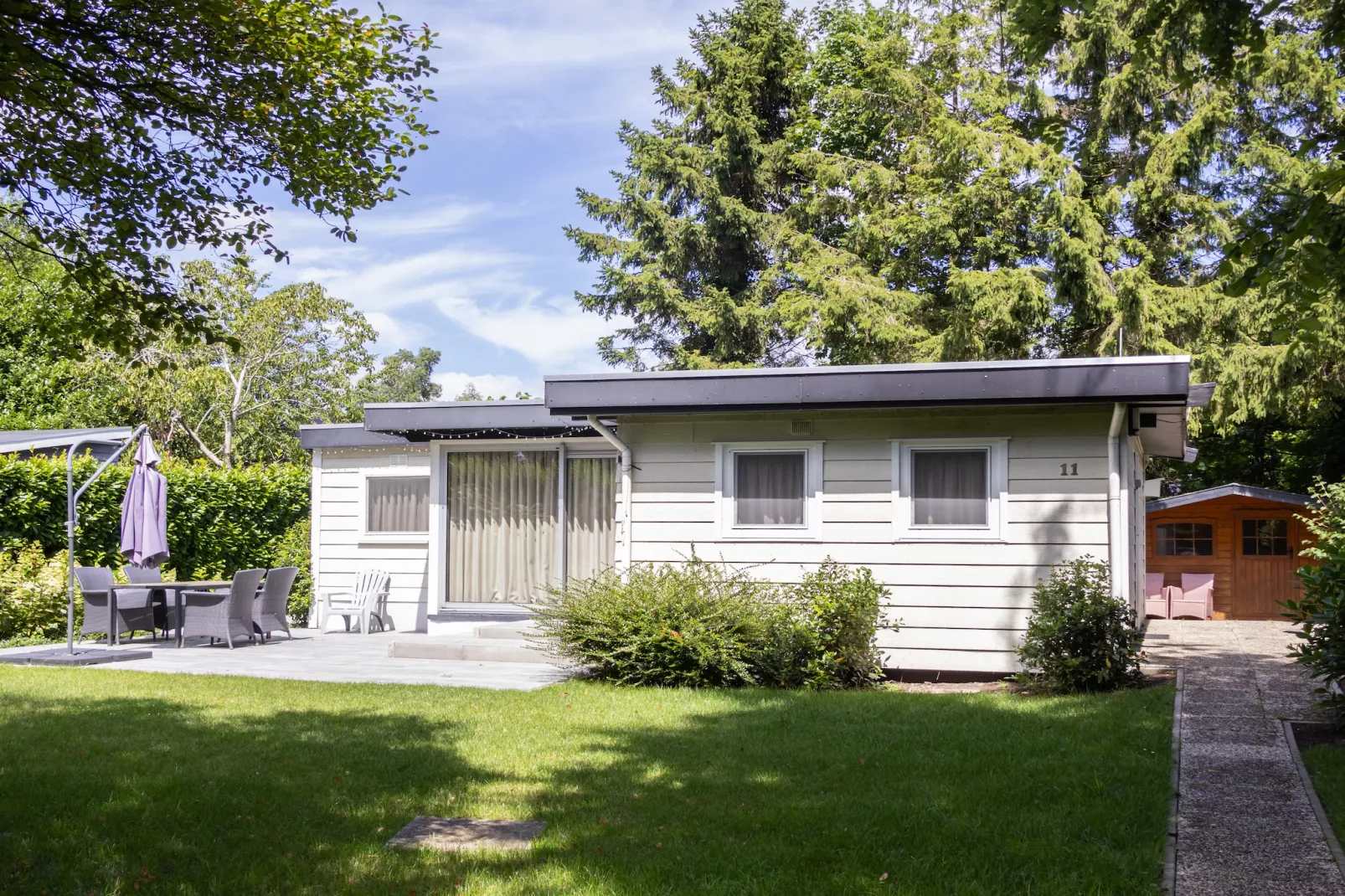 Huis & Meer nabij het Ijsselmeer - Buitenkant zomer