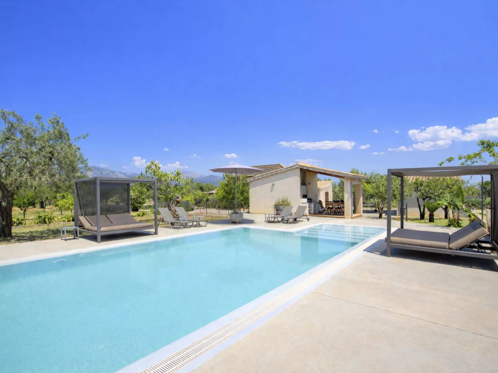 Cas Ciutada - Buiten