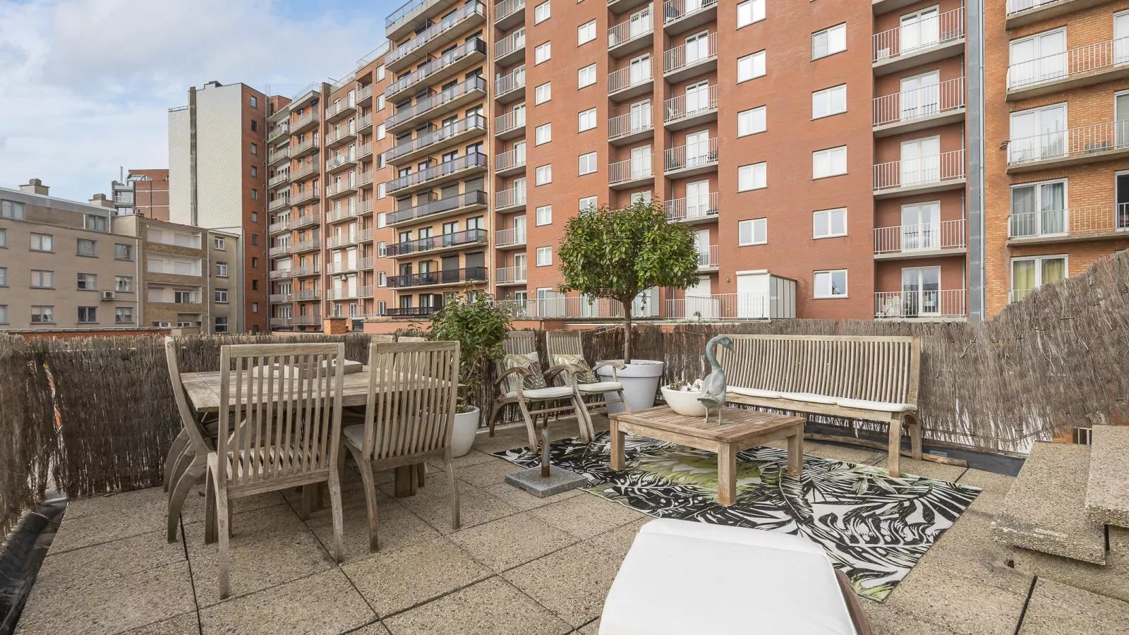 Rising Sun - 0101 - Terrasbalkon