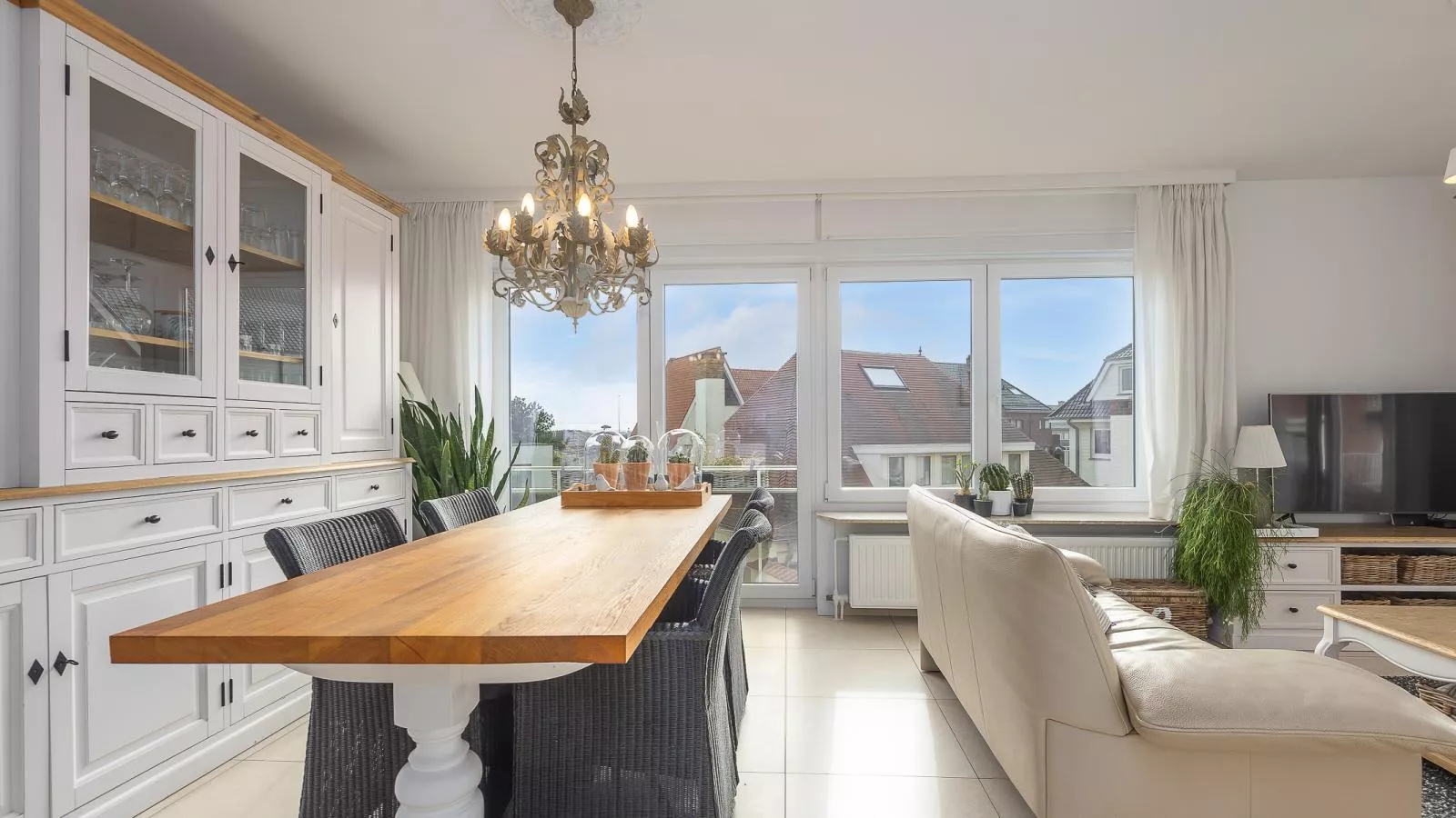 Rising Sun - 0101 - Woonkamer