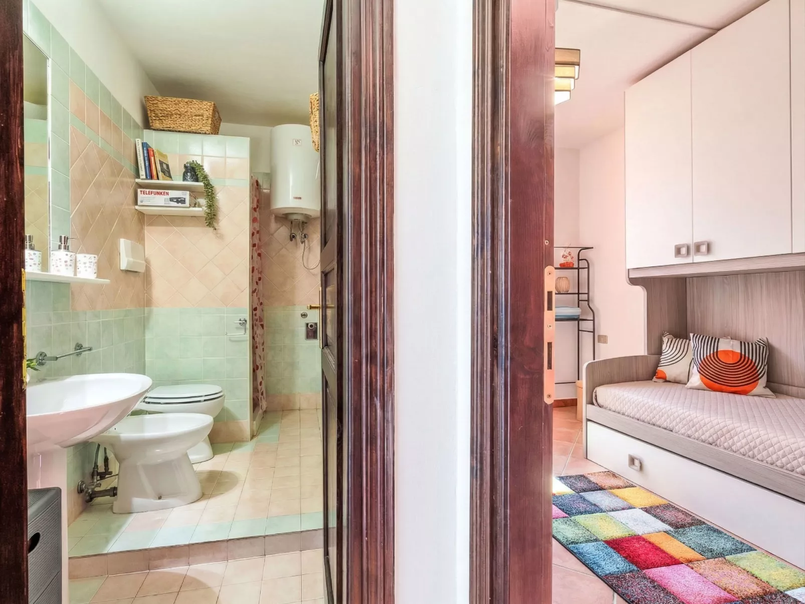 Angela House - Binnen