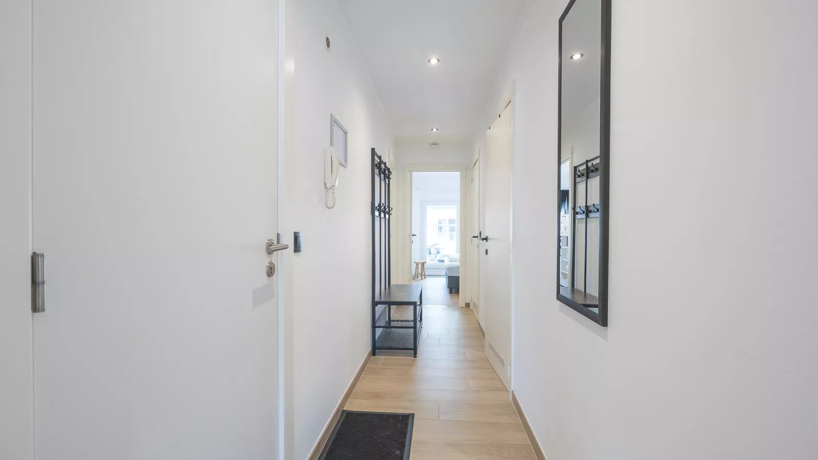 Royal - 0101 - Binnen