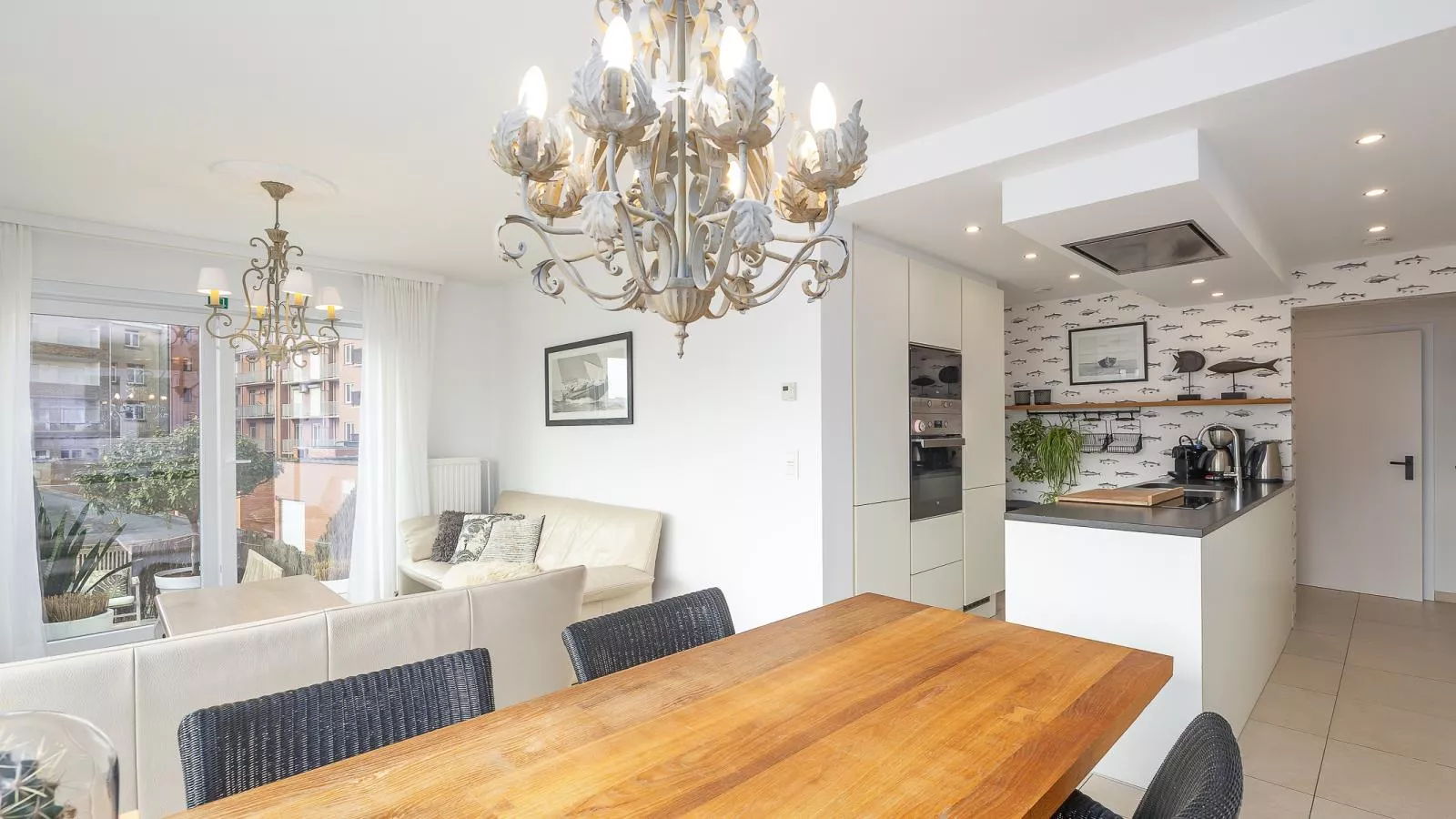 Rising Sun - 0101 - Woonkamer