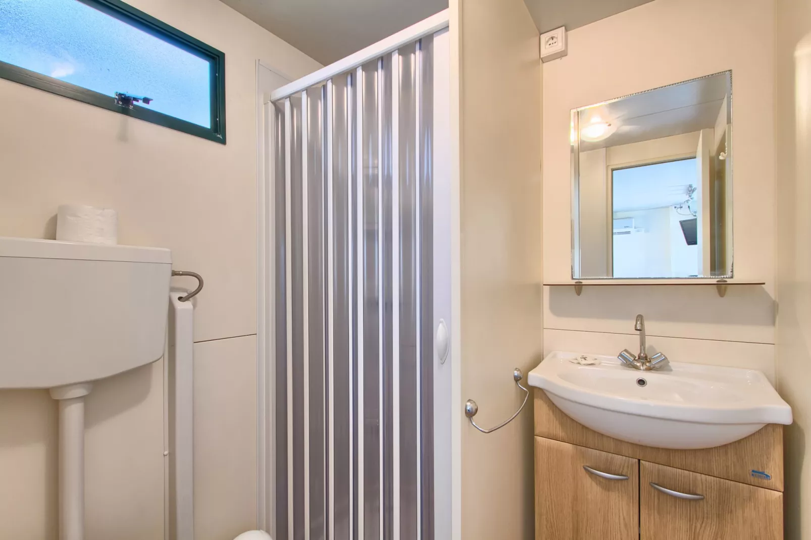 Camping Oliva / STANDARD mobile home MO85 - Badkamer