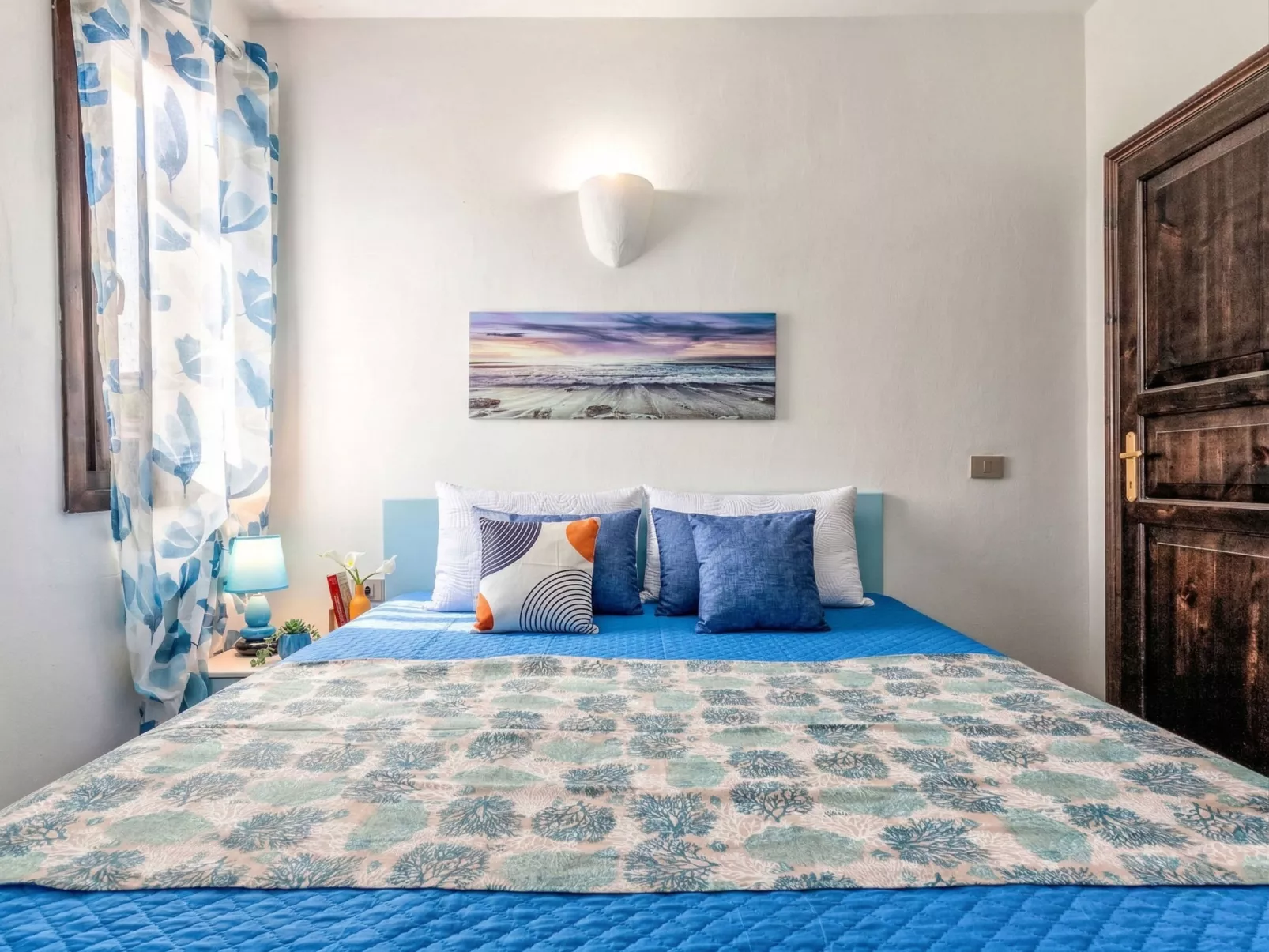 Angela House - Binnen