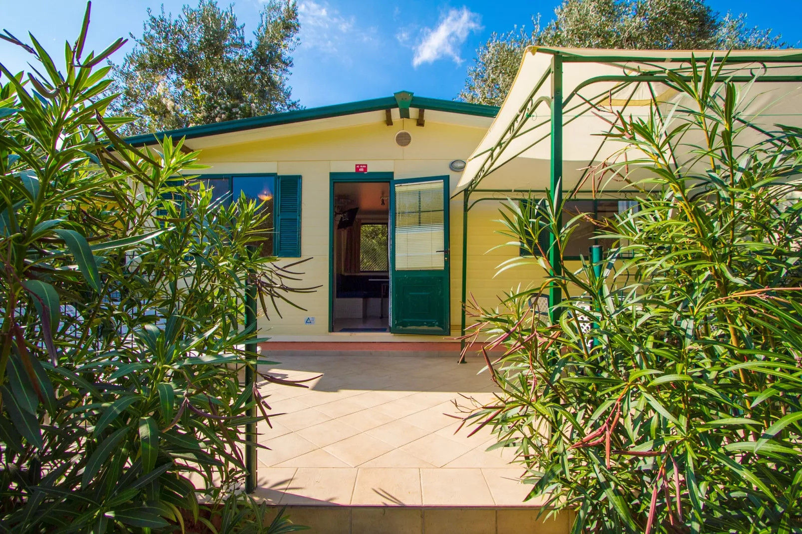 Camping Oliva / STANDARD mobile home MO85 - Terrasbalkon