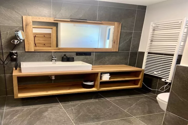 Bergzeit Appartements - Badkamer