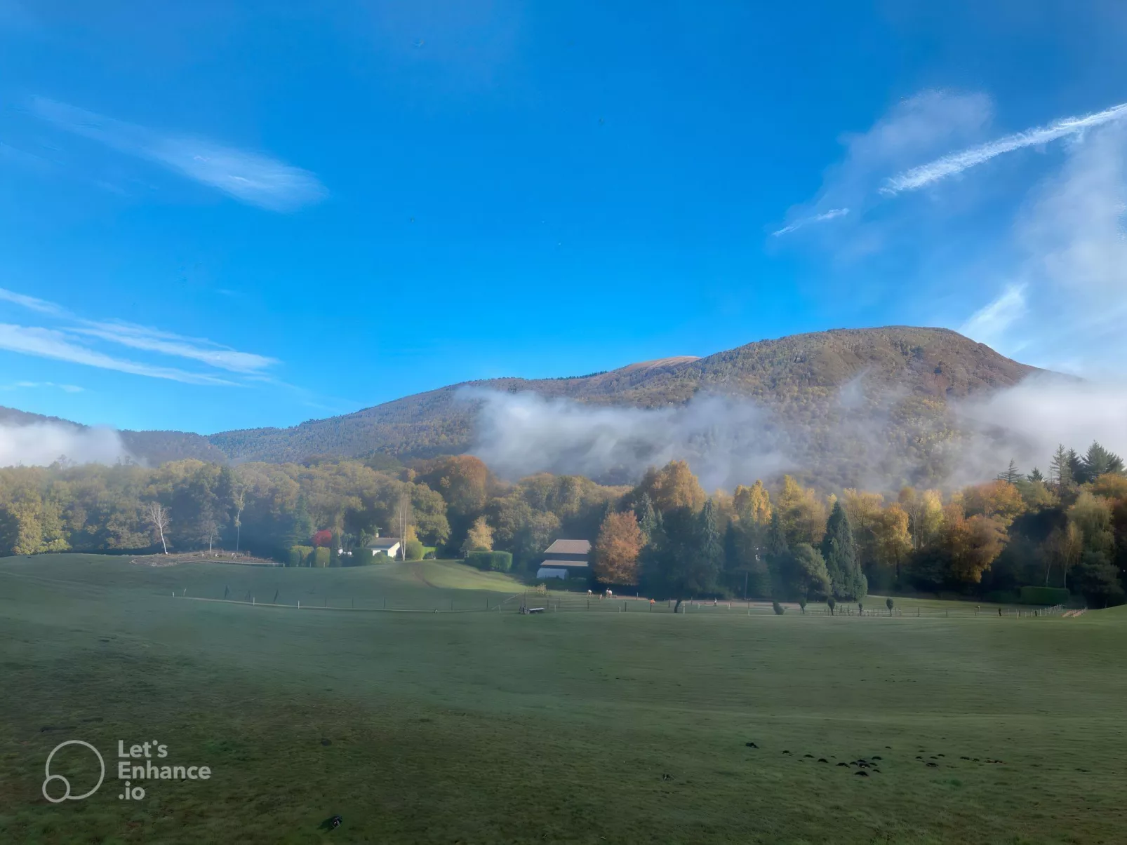 Villa mit geschlossenem Garten und schöner Aussi - Buiten