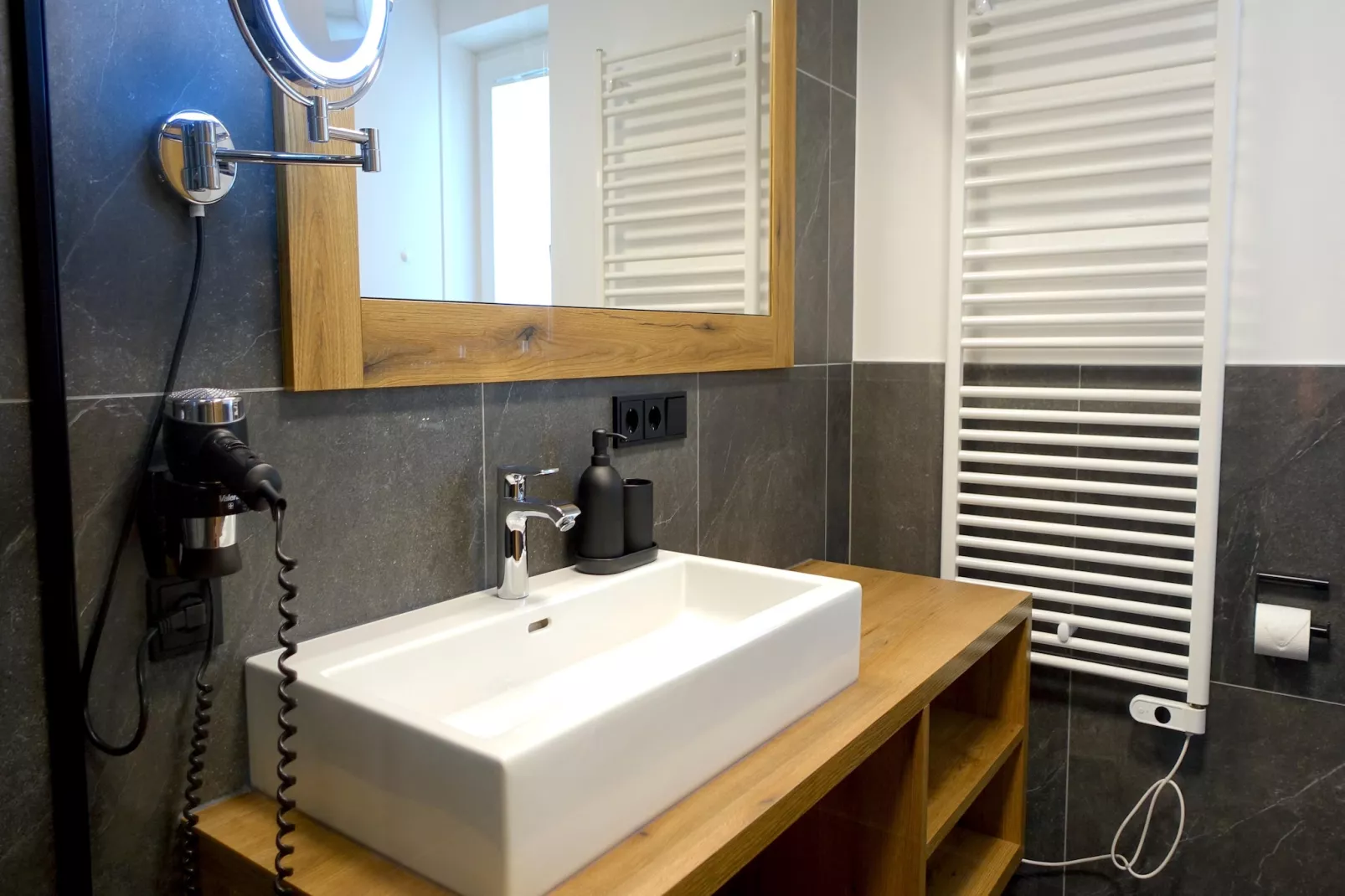 Bergzeit Appartements - Badkamer