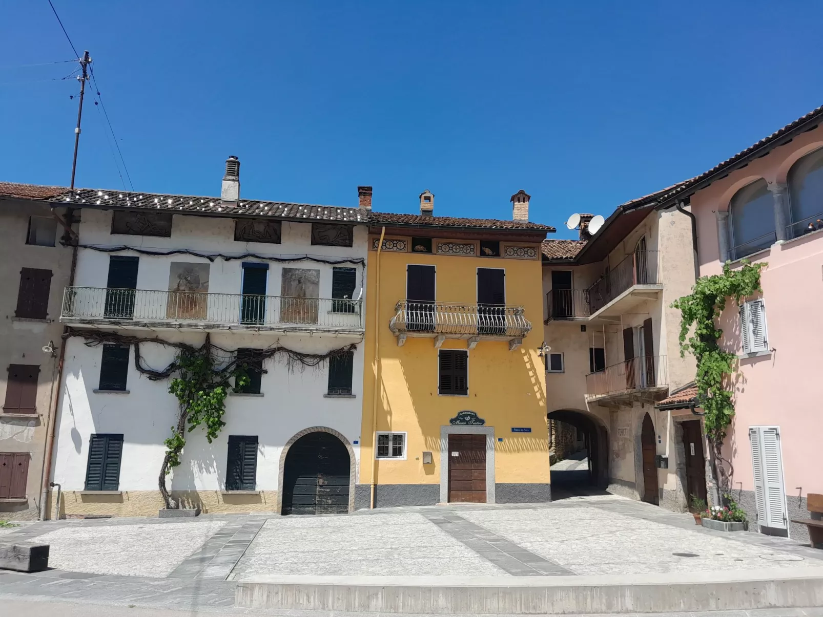 Villa mit geschlossenem Garten und schöner Aussi - Buiten