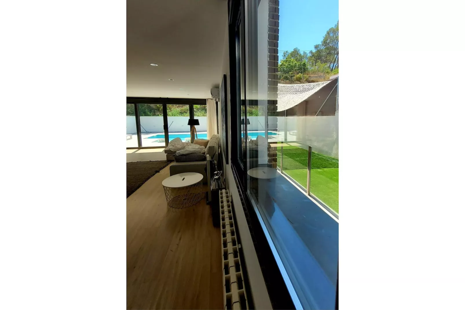 Villa con hermosa piscina cerca de Sitges - Uitzicht zomer