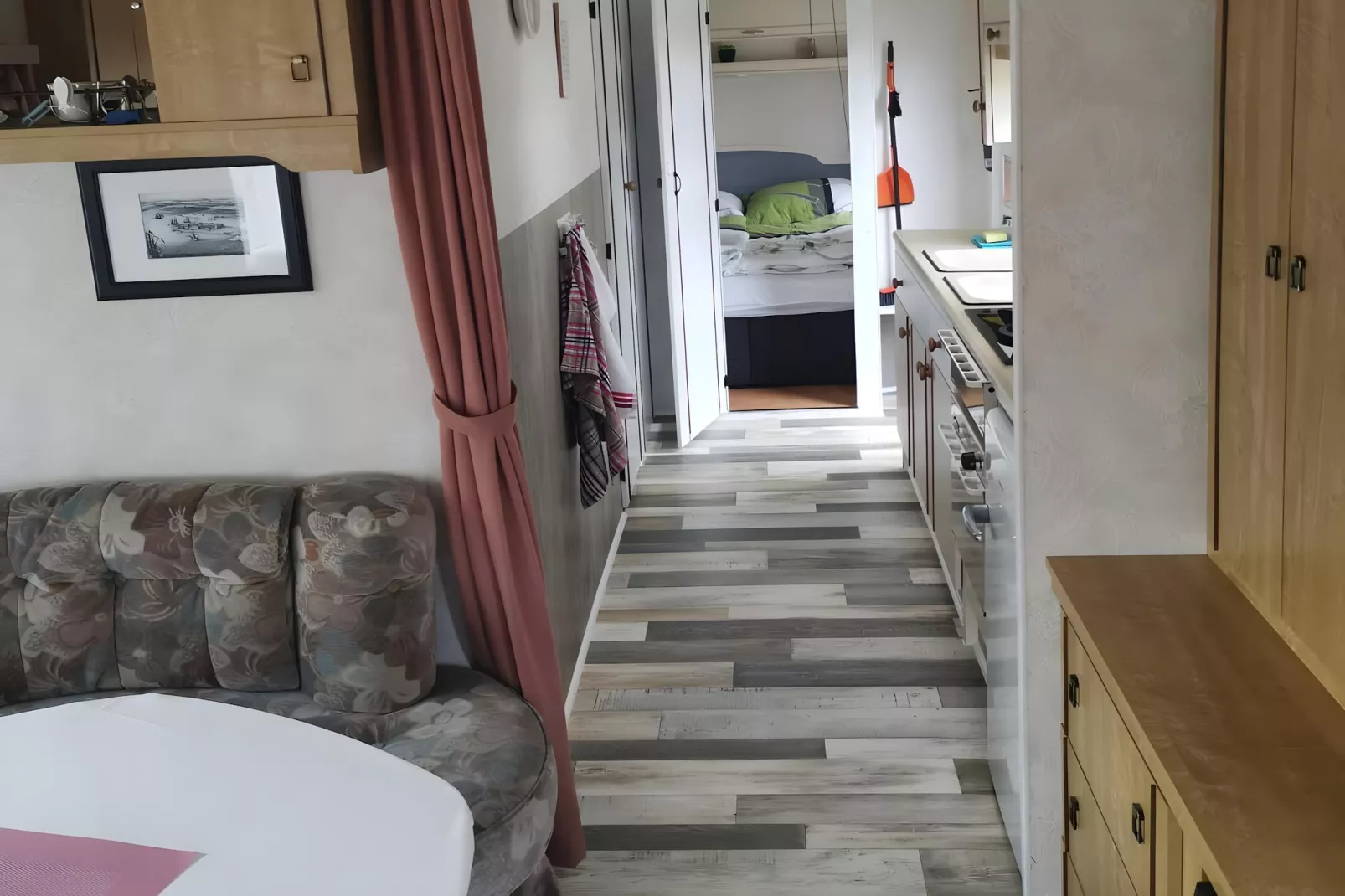 Mobilheim am Goldberger See - Woonkamer