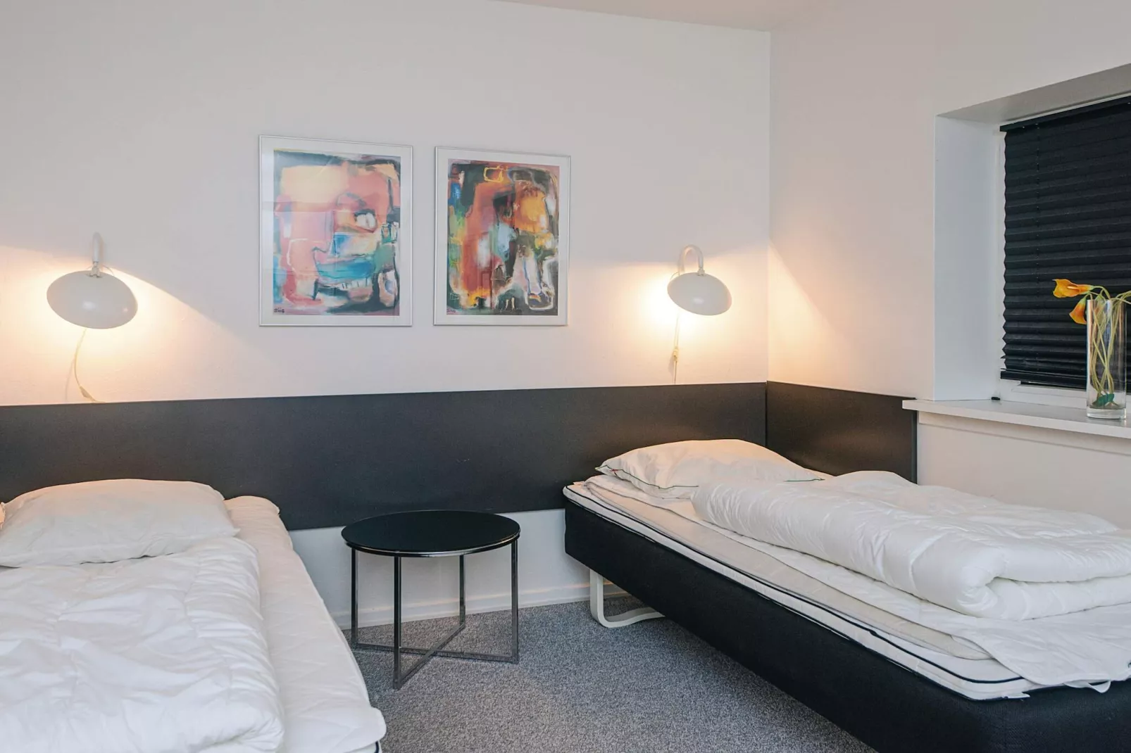 2 rooms w/partially seaview - Binnen