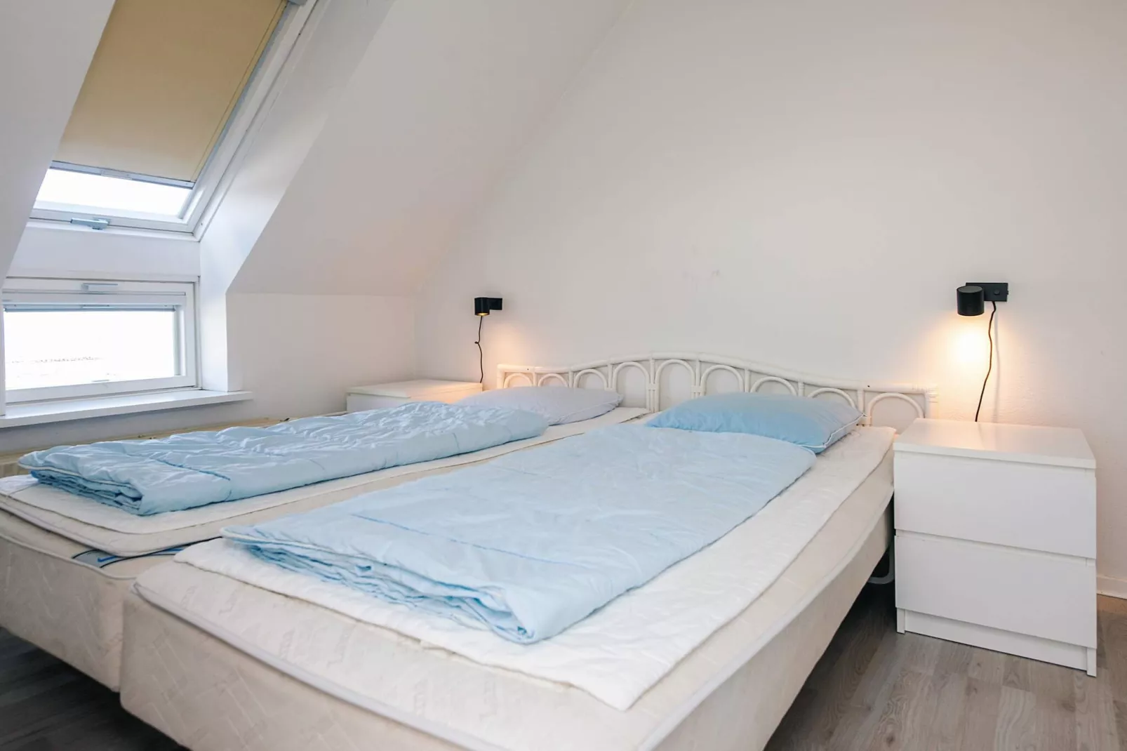 2 rooms w/partially seaview - Binnen