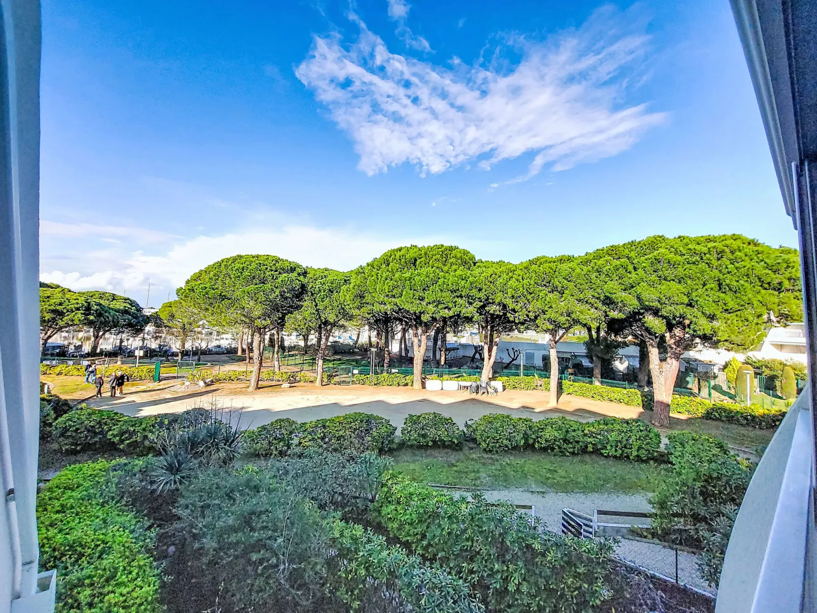 La Croisière - Buiten