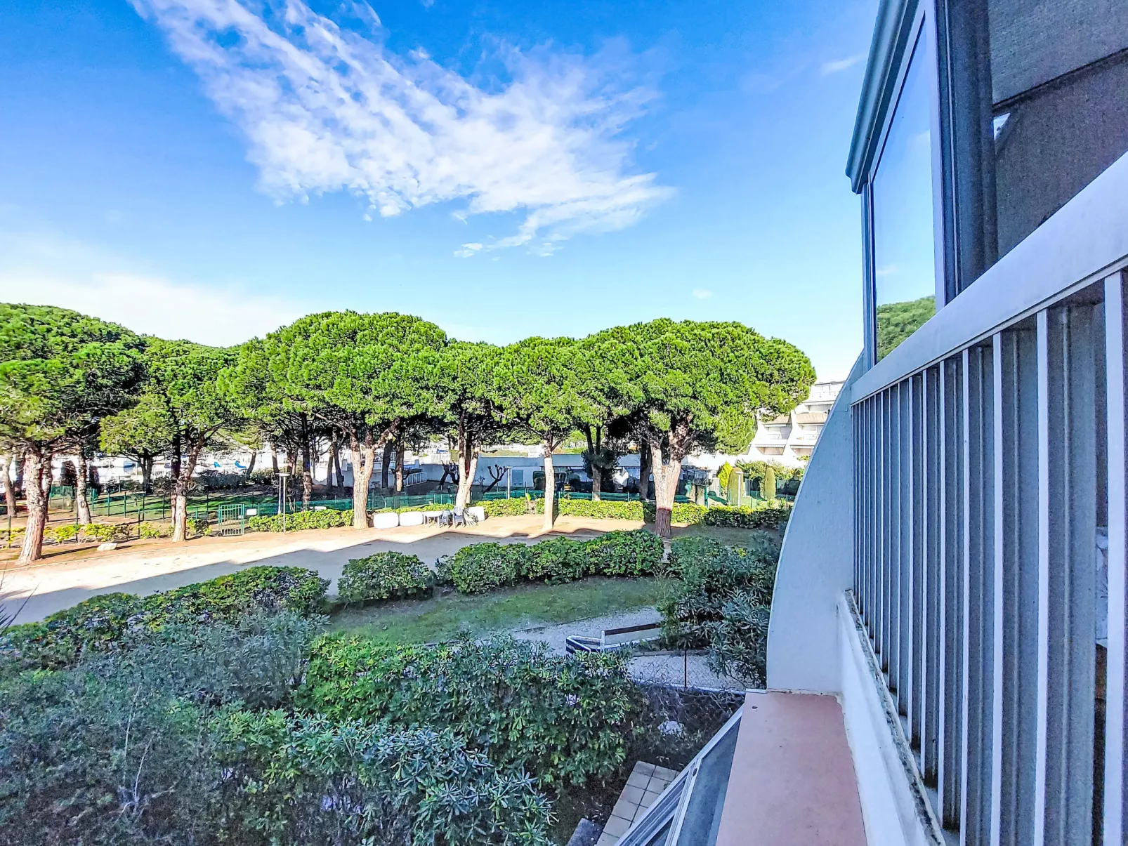 La Croisière - Buiten