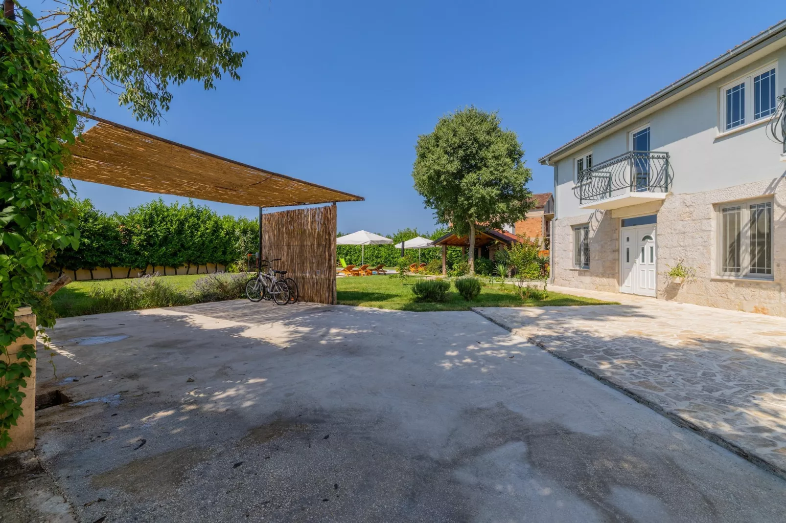 Villa Lavandis - Buitenkant zomer