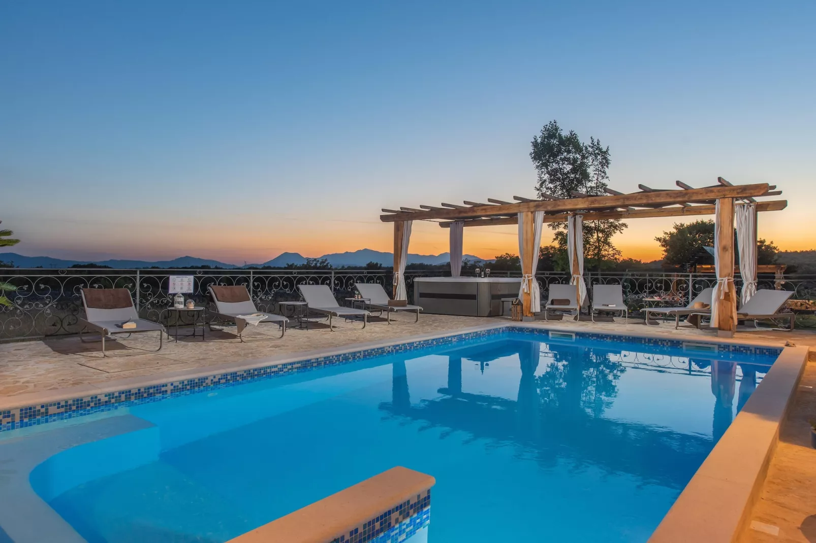 Villa Unika - Zwembad