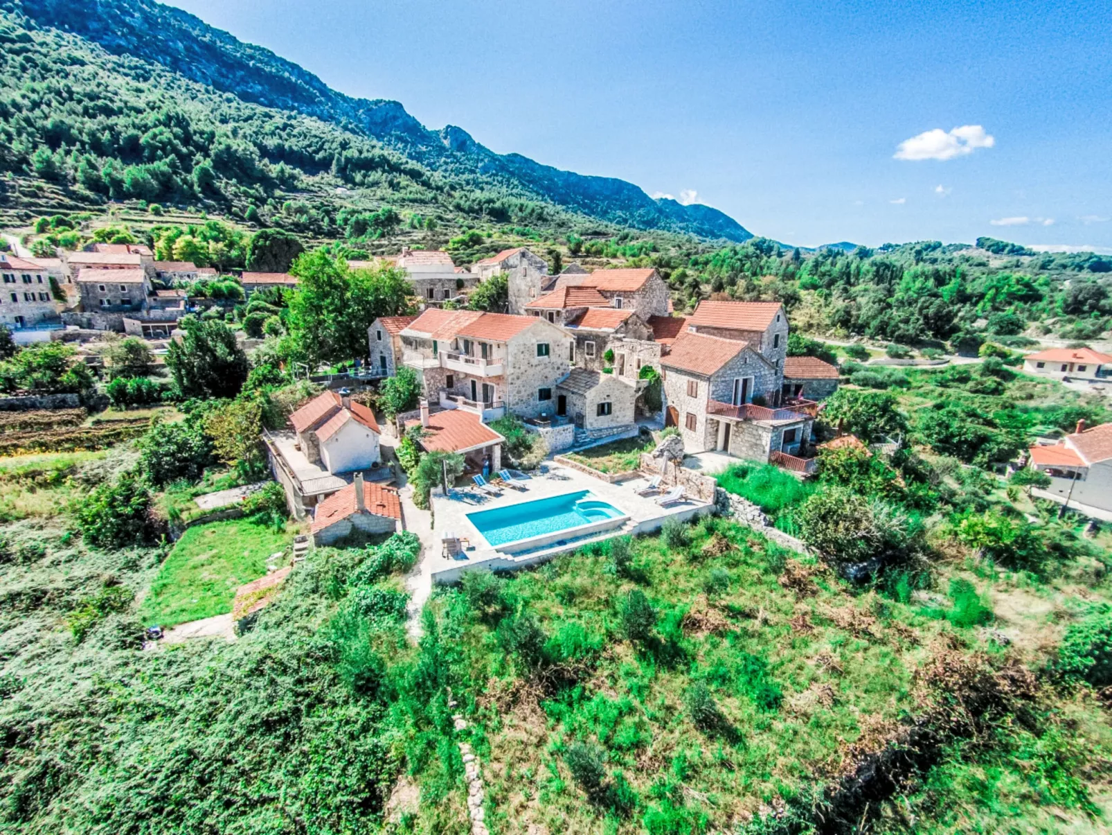 Natura with private pool - Buiten