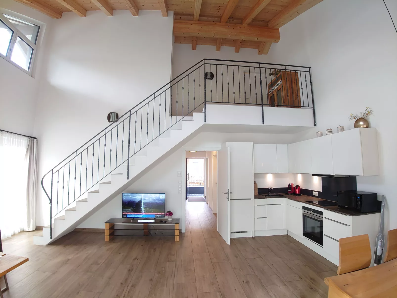 1_ZMO4 - Kitzview Terrace Apartment