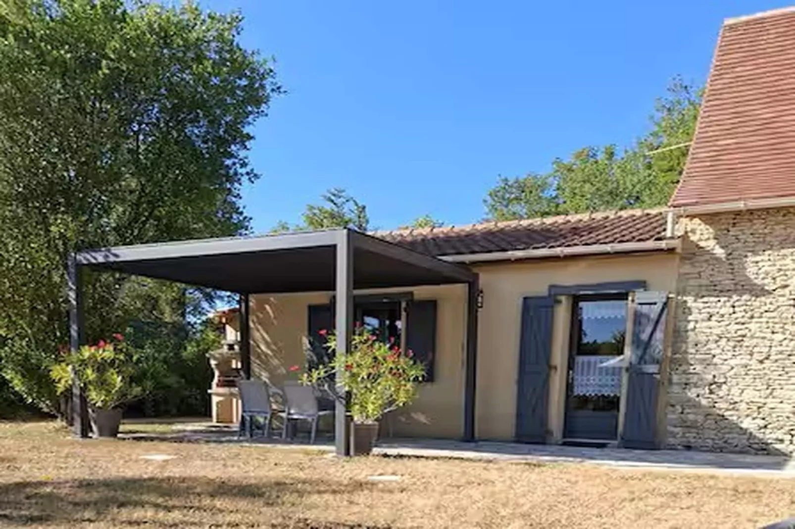 Jolie maison le Catalo - Buitenkant zomer