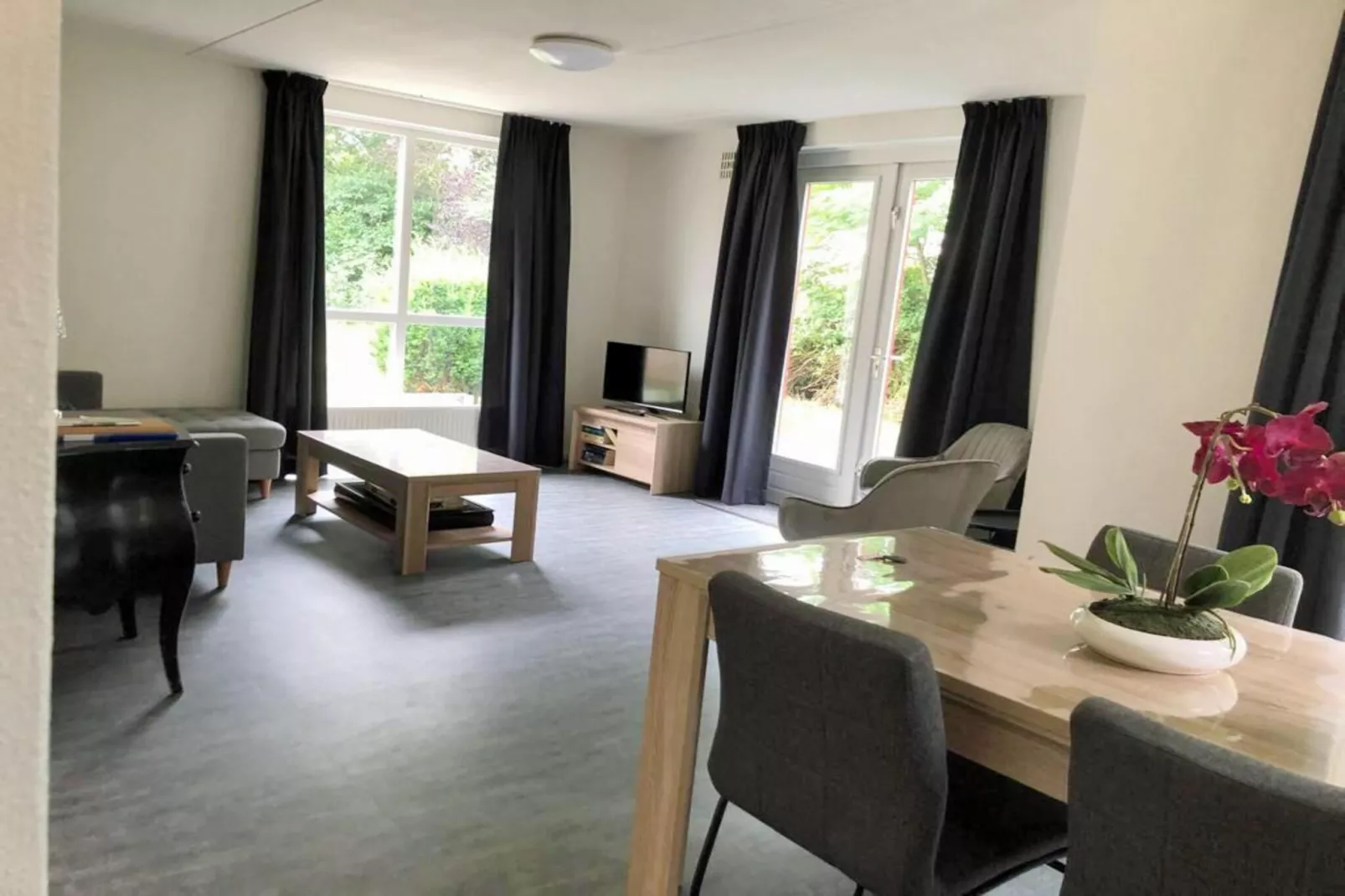 5 - Person Forest 10 Bungalow - Eetkamer