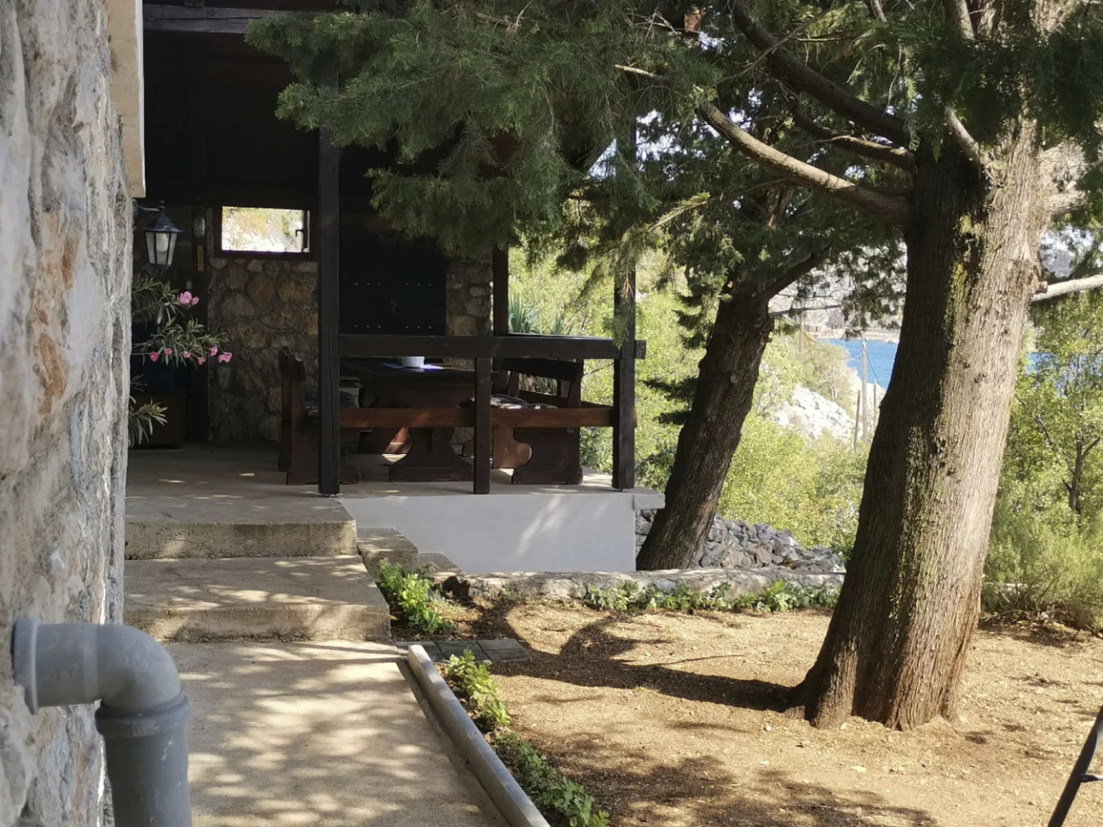 Mit Pool in Lukovo Sugarje