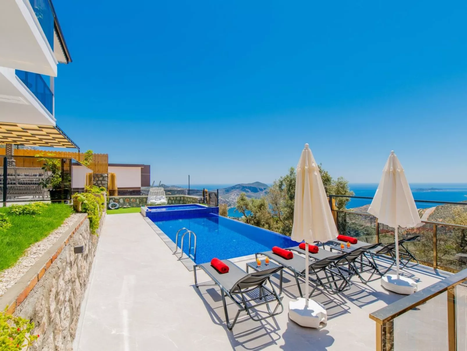 Villa Bajon mit Infinitypool und Meerblick