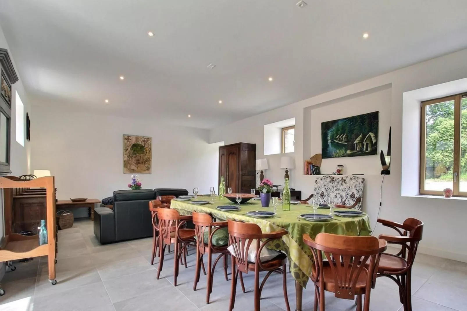 Joli Gite de vacances à Neulliac - Eetkamer