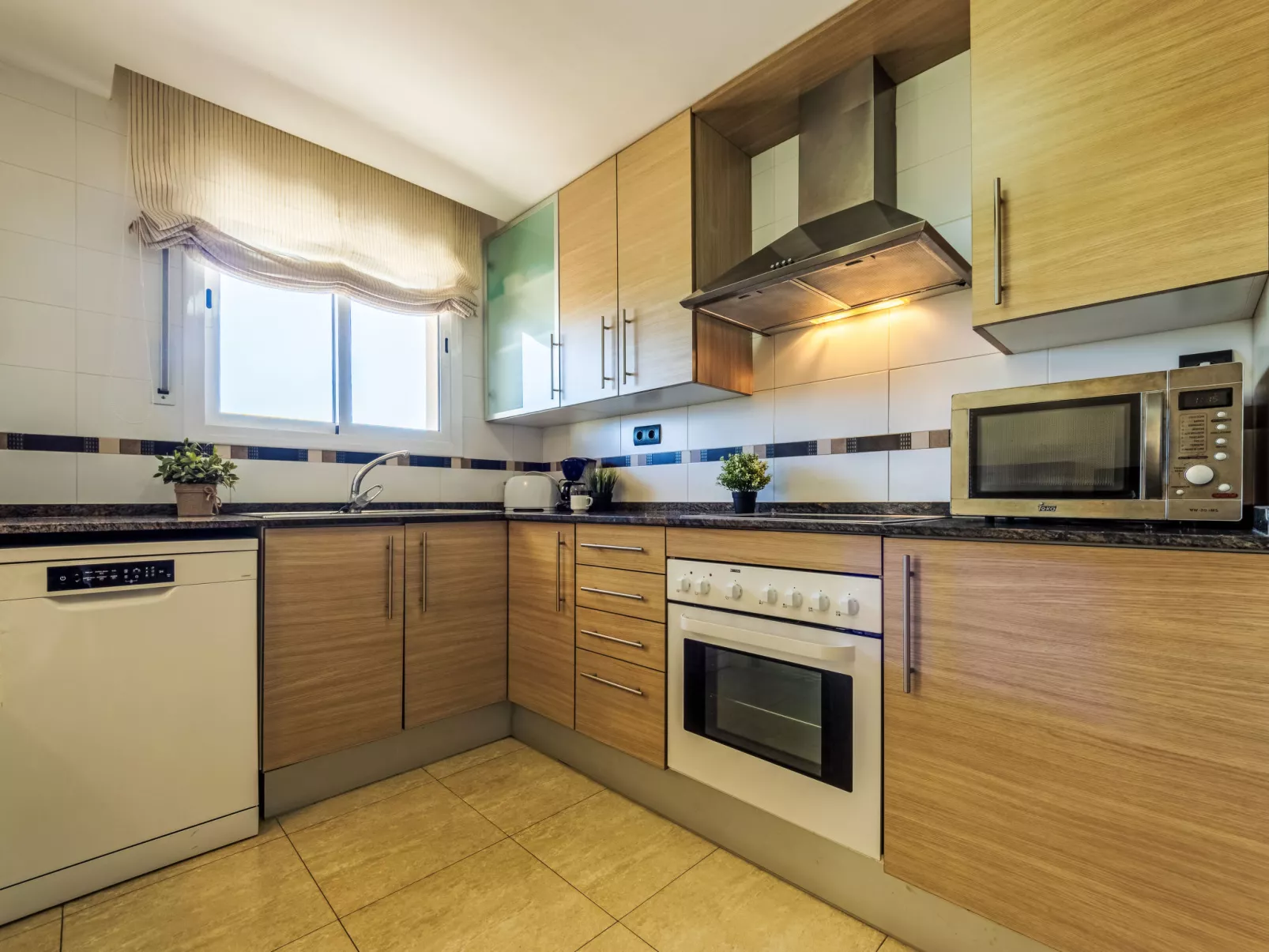 Golden Beach - Binnen