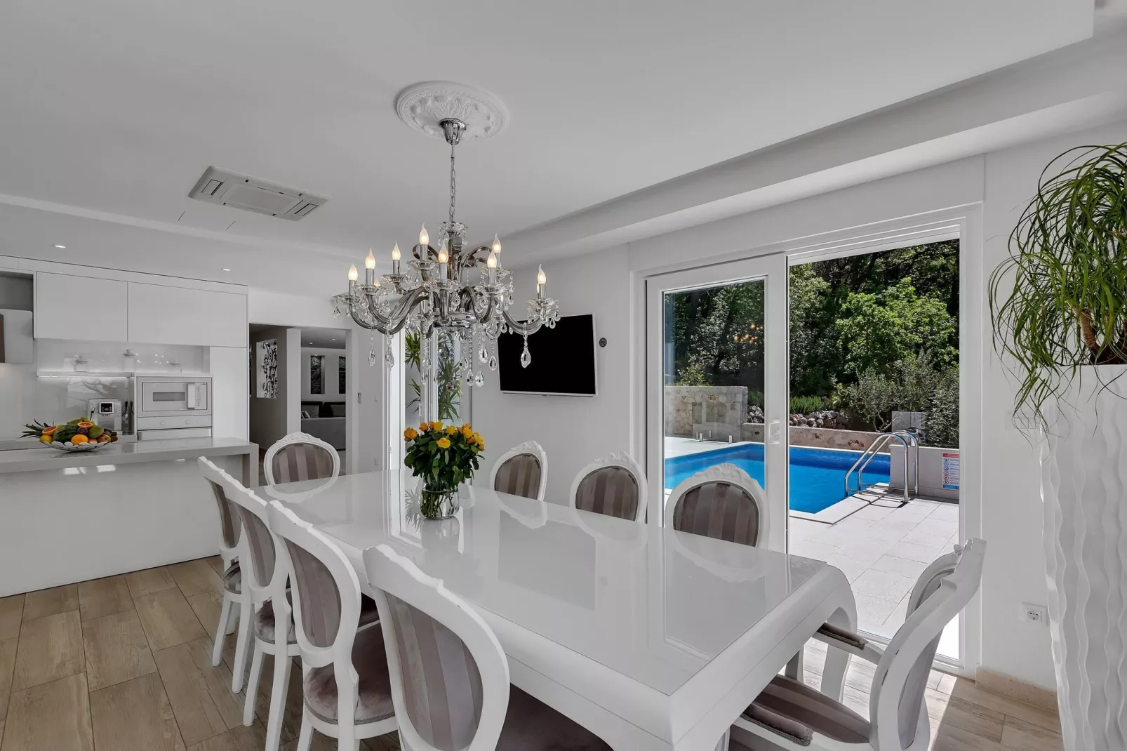 VILLA PRESTIGE - Eetkamer