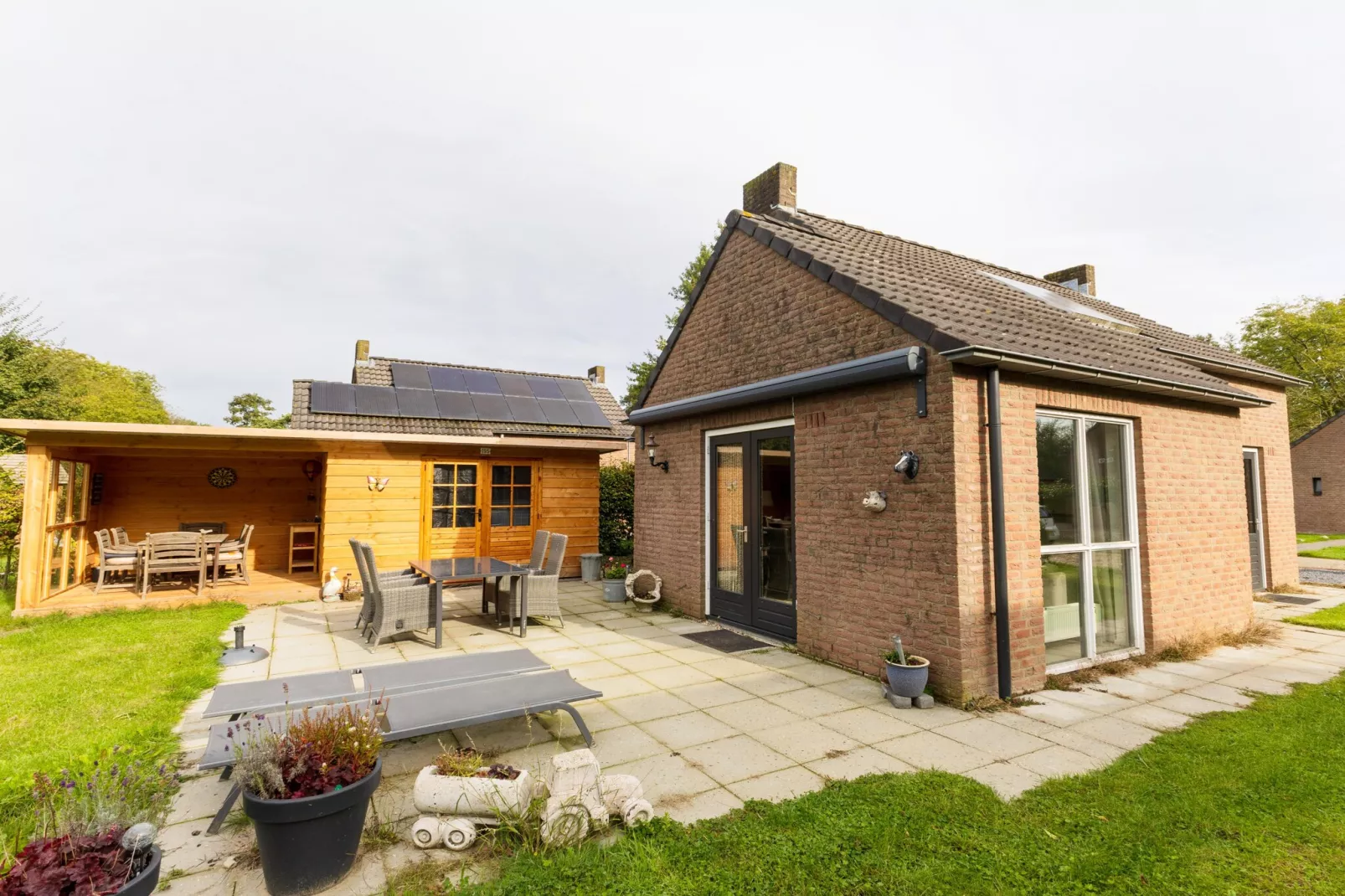 6 - Person Forest Pet & Family Bungalow - Terrasbalkon