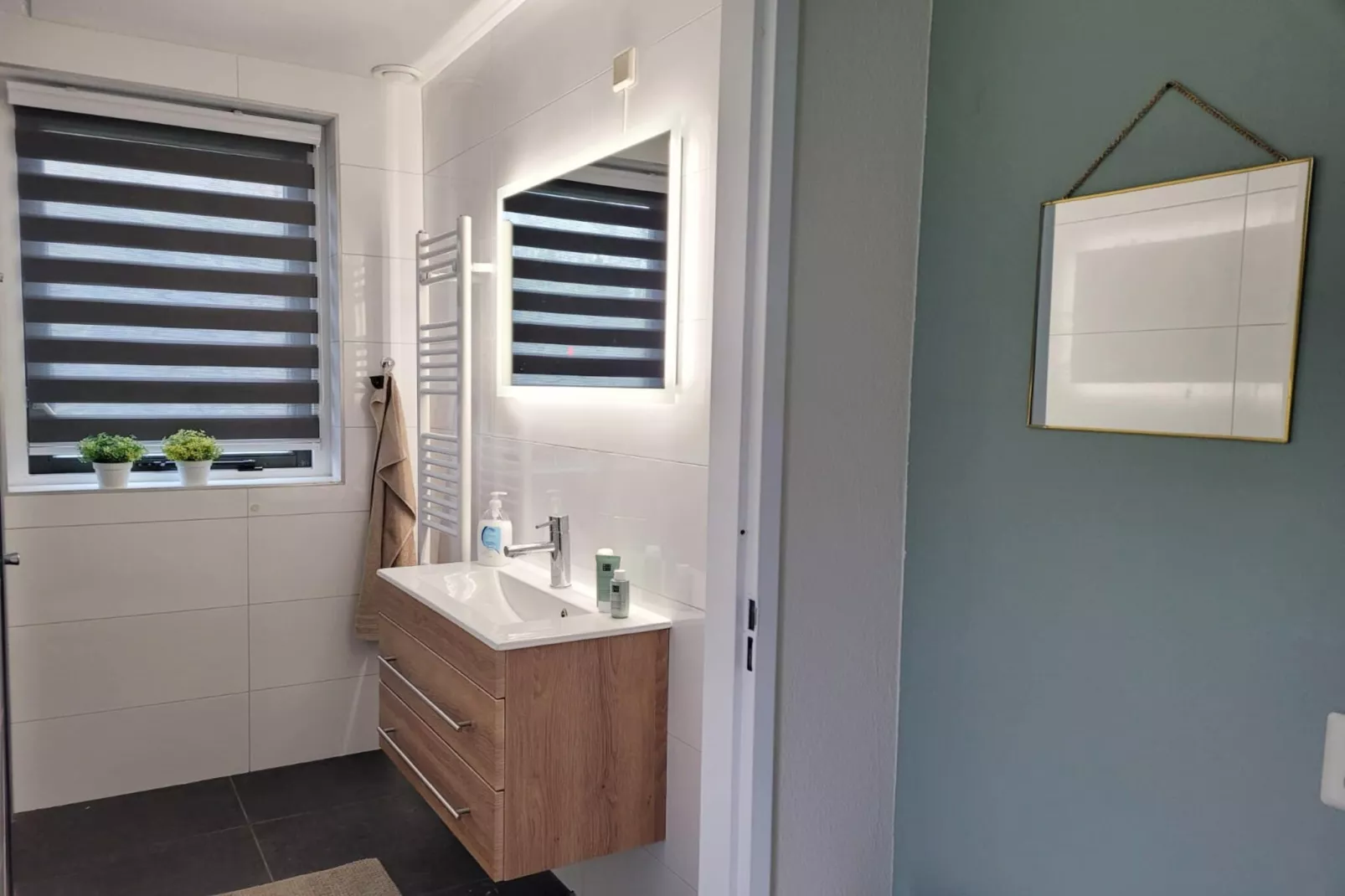6 - Persons Forest Bungalow (copy) - Badkamer