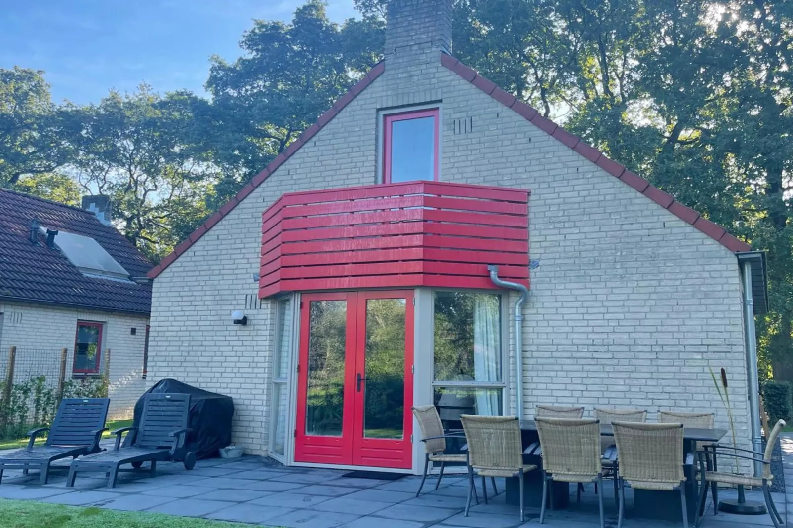 6 - Persons Lakeside Bungalow (copy) - Terrasbalkon