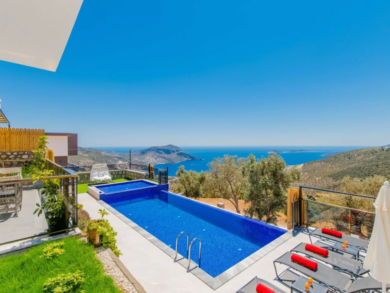 Villa Bajon mit Infinitypool und Meerblick - Buiten