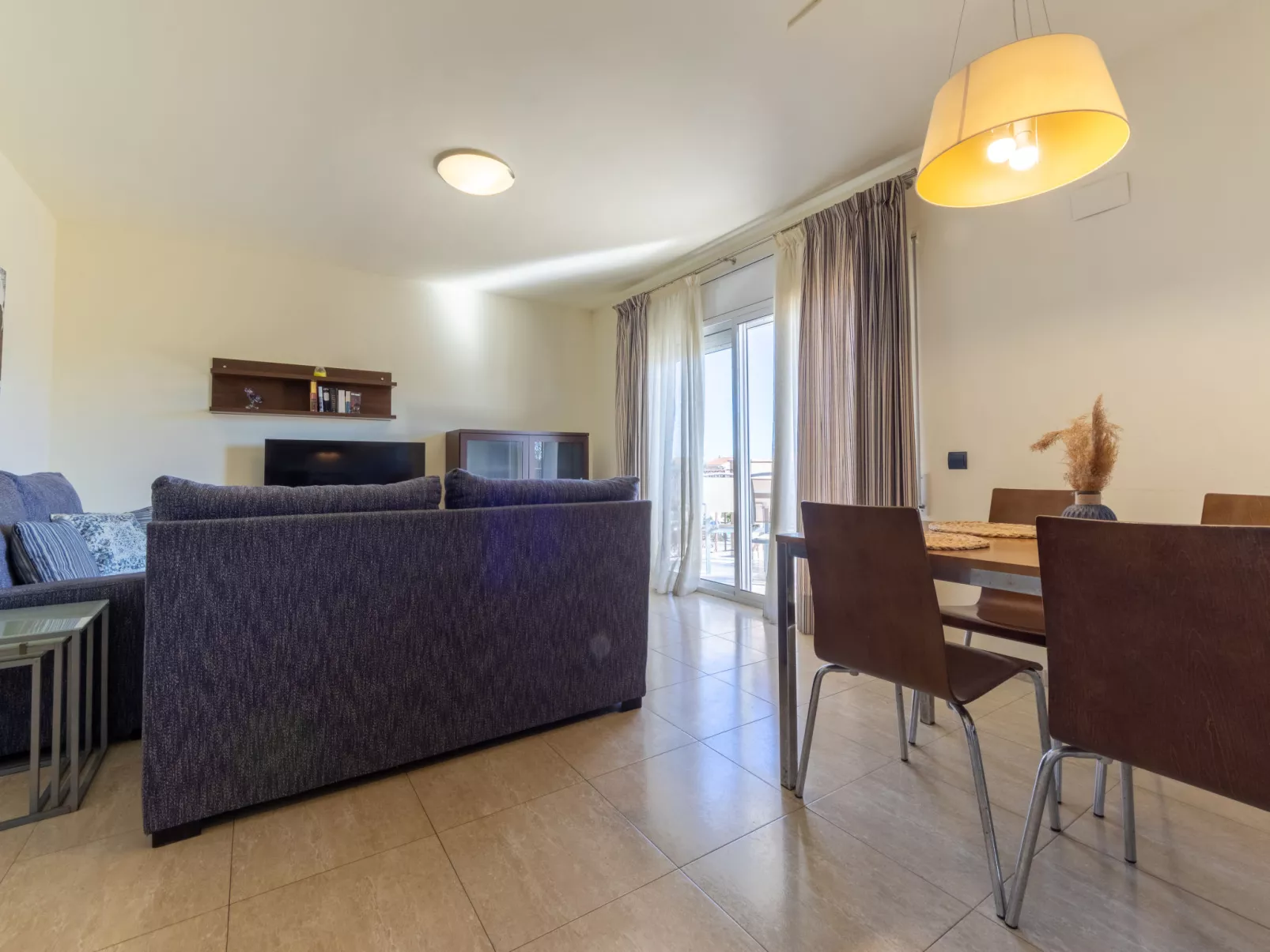 Golden Beach - Binnen