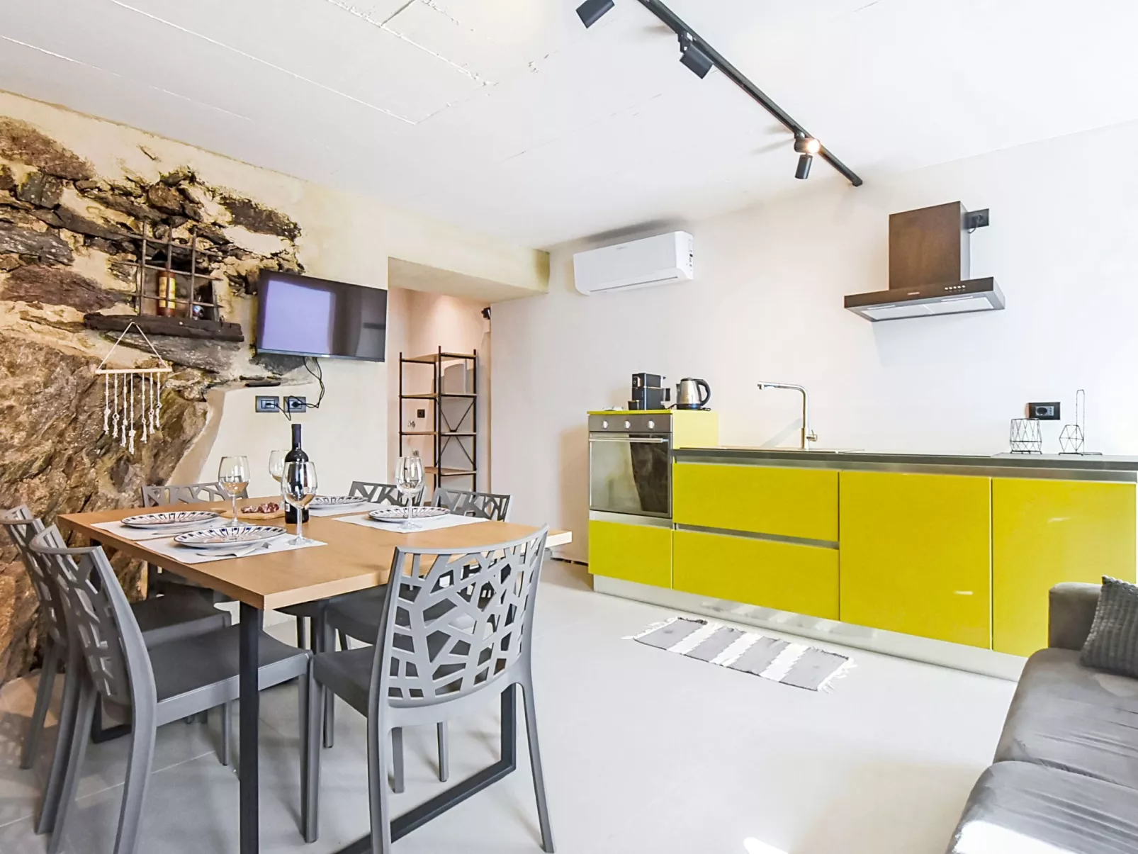 Al Vignale - La Grotta - Binnen